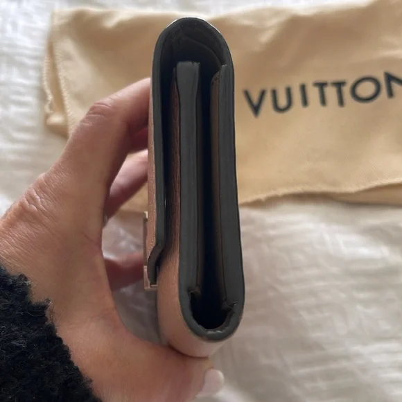 Authentic Louis Vuitton pink leather wallet - Picture 2 of 8